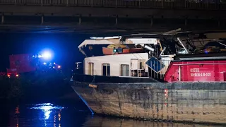 Havarie in Herne - Schiff kracht gegen Brücke und wird stark zerstört