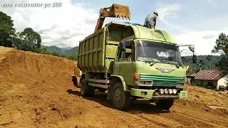 excavator Komatsu pc200-7.loading matrial tanah&dump truck