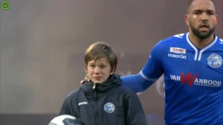 DEBIELEN FC DEN BOSCH SUPPORTERS LATEN BALLENJONGEN HUILEN