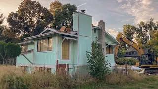 Excavator Quickly Demolishing An Entire House