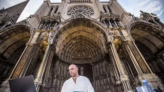 Henrik Schwarz live at Cathédrale de Chartres in France for Cercle