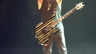 Synyster Gates Solo From Paris (LİVE)