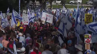 Israelis stage anti-government protest, call for end to war and return of hostages