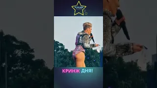 Видео! Фанатка бросила прах матери на сцену певицы Pink #shorts #short