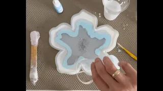 A candy bowl in the shape of a flower made of epoxy resin is a wonderful gift with your own hands!