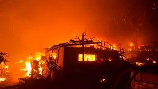 Лесной пожар бушует в окрестностях Лос-Анджелеса, Калифорния. 12-14 августа 2020 года