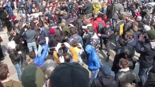 Россия Митинг "Он нам не Димон" "Медведева на нары" во Владивостоке  Задержания митингующих 26.03.17