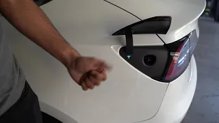 Tesla Model 3: Orientation - Charging Port