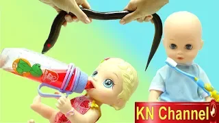 BÚP  BÊ KN Channel ĐI BẮT CON GÌ MÀ DÀI THẾ ? Bé tập đánh răng BABY ALIVE DOLL