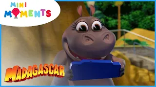 Space Gamers! 👾 | Madagascar: A Little Wild | Mini Moments