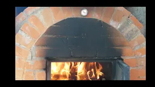 HACIENDO UN HORNO DE TABIQUE  CON  TIERRA, PAJA Y  CEMENTO.