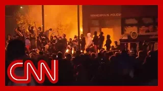 CNN reporter says 'zero' police presence as Minneapolis precinct burns