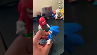 Knuckles hurts Sonic