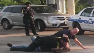 Security Guard Criticized for Ignoring Officer’s Pleas for Help During Arrest