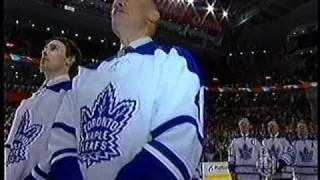 Habs and Leafs Fans singing Ô Canada