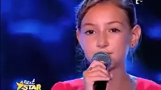 REGARDEZ!!! CETTE PETITE FILLE A LA PLUS BELLE VOIX DU MONDE