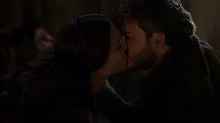 Medici 1x04 Cosimo & Contessina Kiss scene - Richard Madden & Annabel Scholey