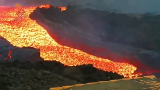 Continúan las efusiones de lava, que alcanzan picos de gran velocidad