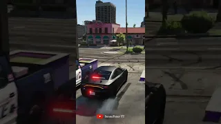 Officer hits a Panicbutton