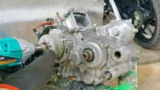 Suzuki RM 125 Engine parts out