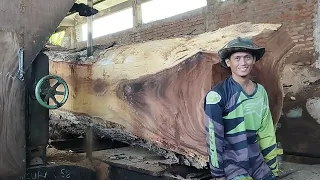 Very Dramatic! Wood Cutting Process for Luxurious and Elegant Tables