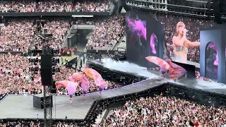 Countdown to Taylor Swift and opening song @MCG AUS 17/02/2024