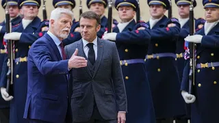 Ukraine : les présidents tchèque et français s'engagent à soutenir le pays en guerre