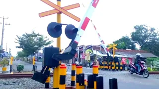RAILROAD CROSSING INDONESIA||PERLINTASAN KERETA API