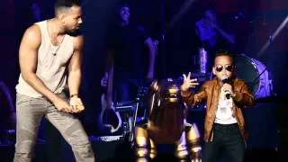 romeo santos con niño en Boston (click HD) el sonido mejora en varios seg