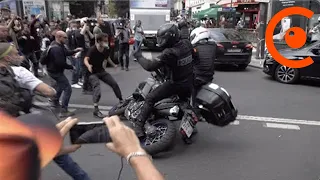 Manifestation anti pass-sanitaire : BRAV-M attaquée, une moto au sol (24 juillet 2021, Paris) [4K]