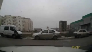 Мариуполь под обстрелом, момент разрыва РСЗО Град, зафиксировал видеорегистратор 24 января 2015