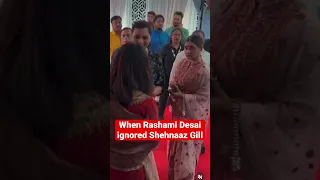 #RashamiDesai completely ignored #ShehnaazGill at BabaSiddique’s eid party 😂