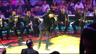 Julión Álvarez canta éxito tras éxito en el Palenque de Aguascalientes