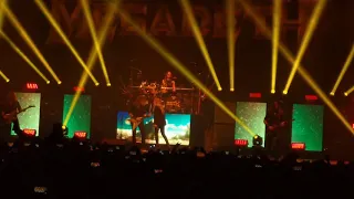 Megadeth, Dave Mustaine and his daughter singing 'A Tout le Monde', Paris, 28 Jan 2020