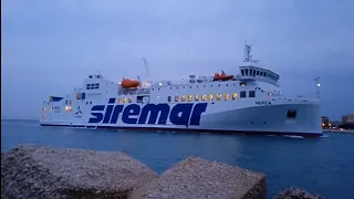 NEREA della SIREMAR in entrata al porto di TRAPANI.