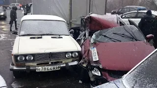 З місця події: у Києві п’яний водій спричинив масову ДТП і потрощив 6 автівок