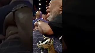 TD Jakes Crying Out Like A GOAT While Laying Hands On People
