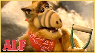 ALF & Willie Search for Buried Treasure 💎 | S4 Ep20 Clip