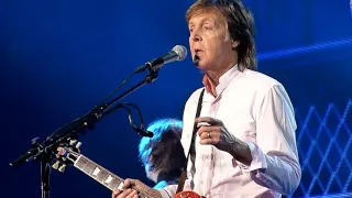 Paul McCartney -- LET ME ROLL IT -- O2 Arena - Prague -- 16 june 2016