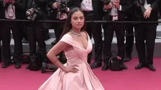 Juliette Armanet and more on the red carpet for the Premiere of Yomedine in Cannes