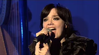 Björk - Unravel - live at Grünspan Club, Hamburg (2002) HQ