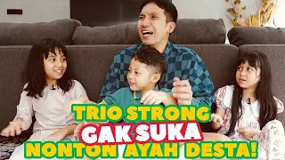 TRIO STRONG GA SUKA AYAH DESTA GENIT SUKA PEGANG PEGANG DI TV!! PEGANG APA?