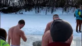 Православные спортсмены на крещенском купании.