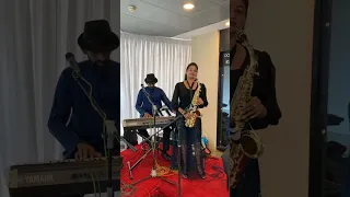 කොච්චර බැලුවත්, ඇහුවත් එපා වෙන්නෙ නෑ Saxophone music