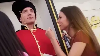 30 Times People Tried To Flirt With The King's Guards