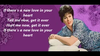 Leaving on your mind Pasty Cline with Lyrics