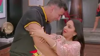 Akshay , kareena (Good news movies scene)