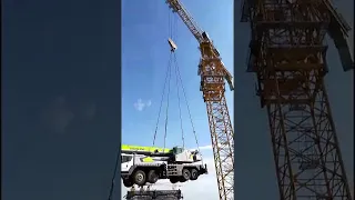 Zoomlion huge tower crane lift Zoomlion 50 tons truck cranes.