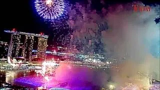 Singapore fireworks New Years. Новый год в Сингапуре. Фейерверк.