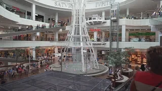 Poland, Szczecin, GALAXY shopping mall, 2X escalator